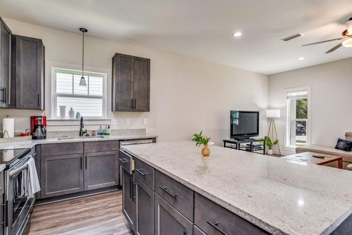Beach Flow Bungalow-Mins To Downtown-Dining-Base Pensacola Exteriör bild